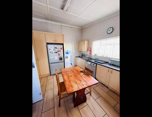 4 BEDROOM HOUSE FOR SALE IN REGENTS PARK